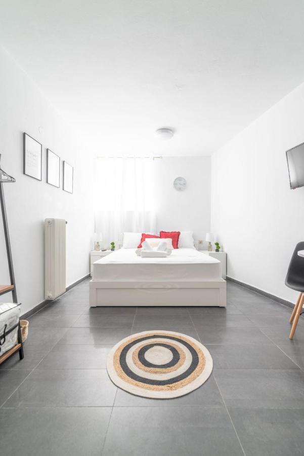 Modern Studio Near Downtown Ираклион Экстерьер фото